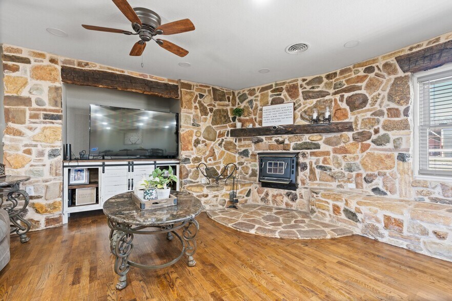 More Photos Of 1641 E Henderson St, Cleburne Land For Sale