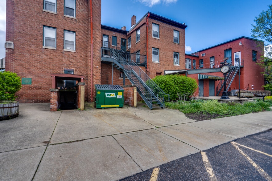 More Photos Of 121-127 E Main St, Ravenna Storefront Retail Office For Sale