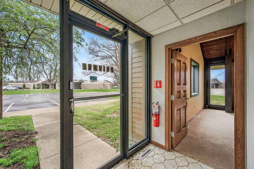 More Photos Of 2000 Green St, Farrell Medical For Lease