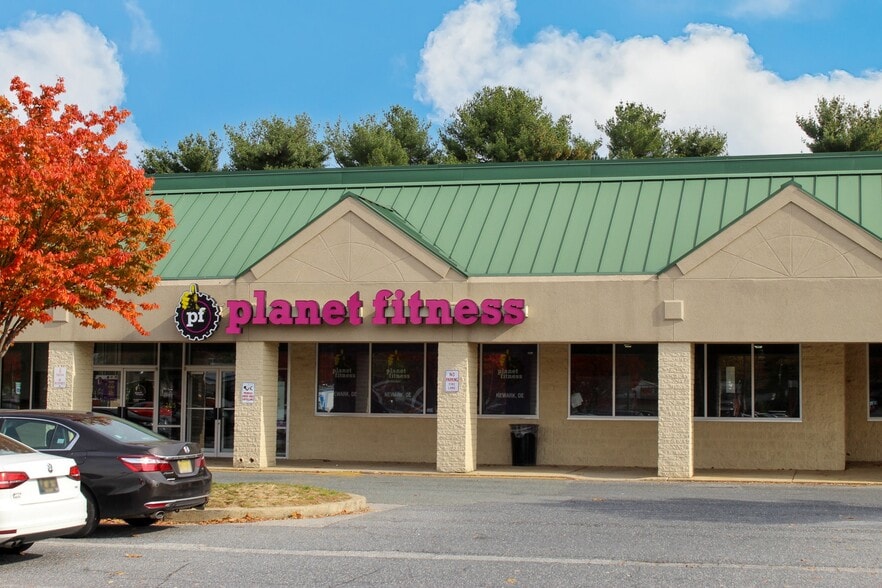 More Photos Of 19-81 Marrows Rd, Newark Unknown For Lease