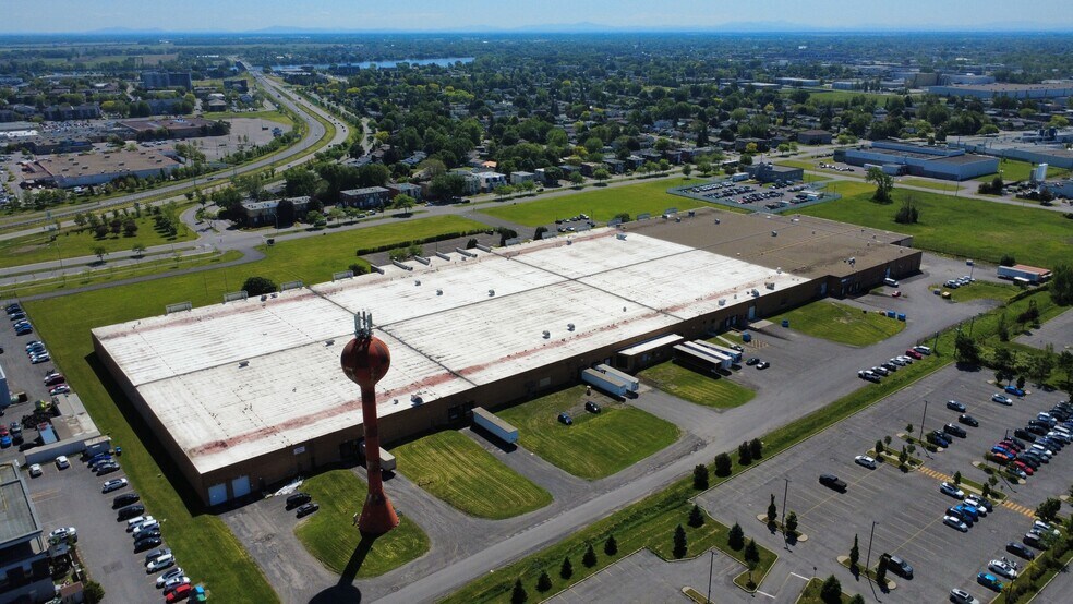 More Photos Of 800 Boul Industriel, St-Jean Warehouse For Lease