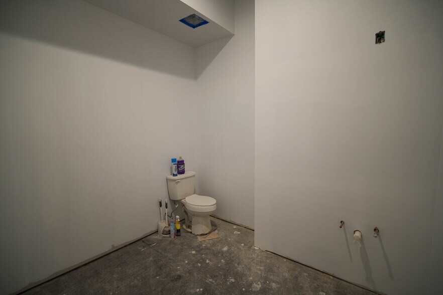 More Photos Of 609 Ann St, Homestead Storefront Retail Residential For Lease