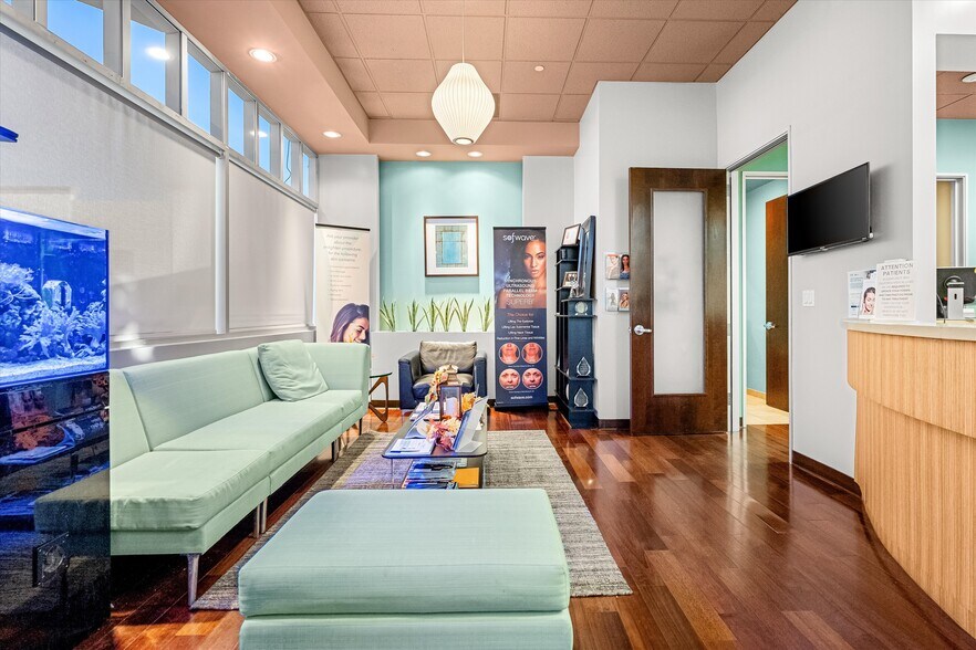 More Photos Of 27871 Smyth Dr, Santa Clarita Medical For Sale