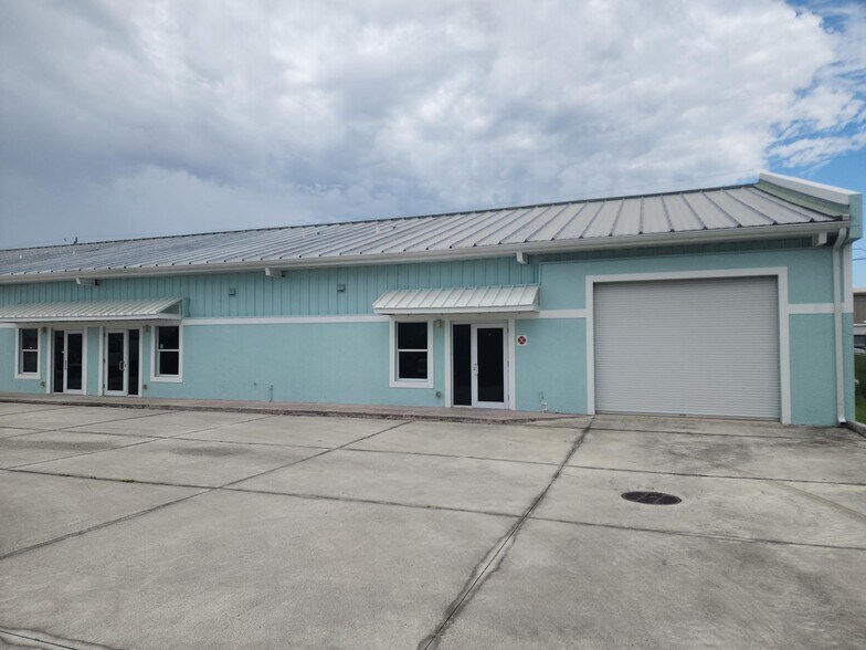 More Photos Of 1007 NE 7th Ter, Cape Coral Warehouse For Sale