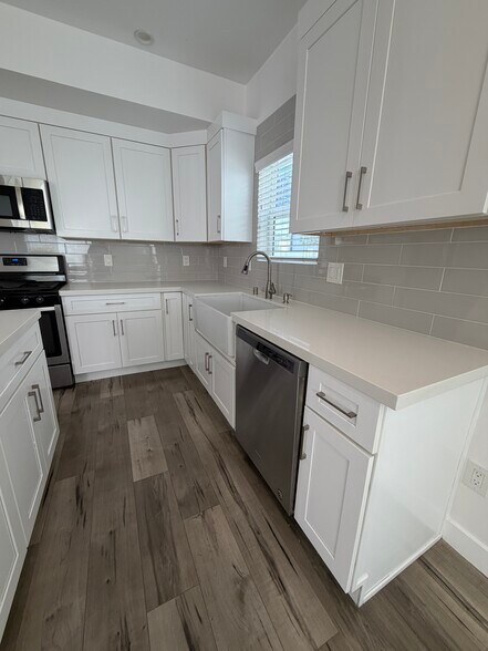 More Photos Of 3944 S Budlong Ave, Los Angeles Apartments For Sale