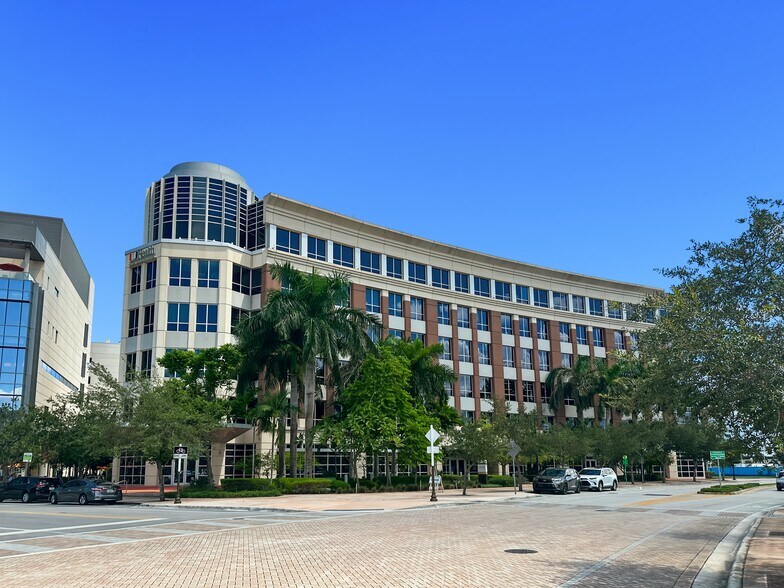 More Photos Of 3 Gateway Ctr, Newark Coworking Space