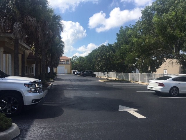 More Photos Of 3425 Radio Rd, Naples Warehouse For Lease