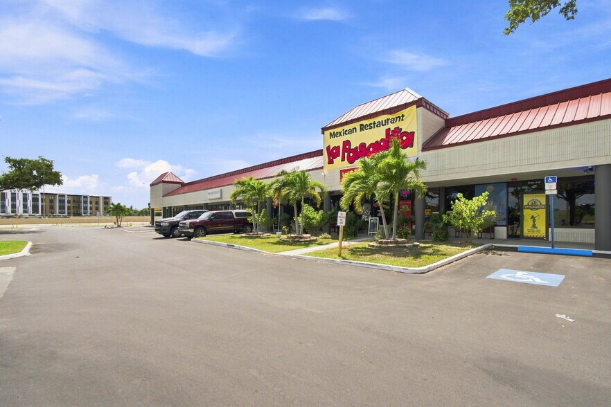 More Photos Of 14100 US Highway 19 N, Clearwater Unknown For Lease