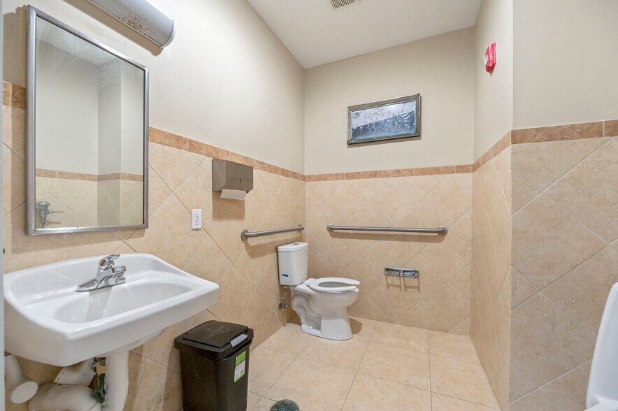 More Photos Of 3201 Heritage Plantation Blvd, Laurel Hill Office For Sale