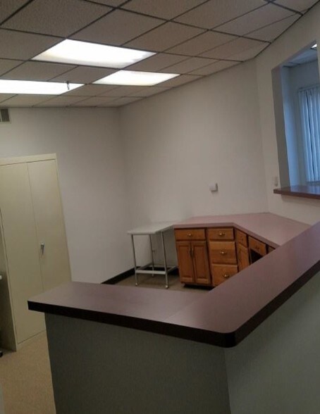More Photos Of 1240-1290 Bamburg Ct, Hanover Park Medical For Lease