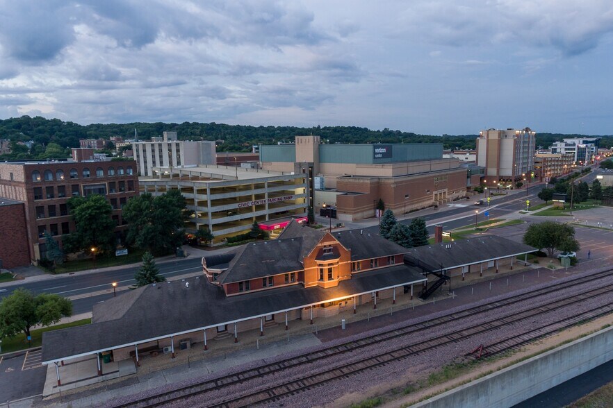 More Photos Of 112-142 S Riverfront Dr, Mankato Office For Lease