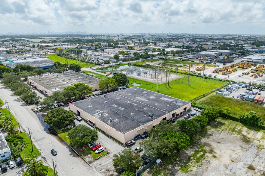 More Photos Of 6350-6370 NW 82nd Ave, Miami Light Manufacturing For Lease