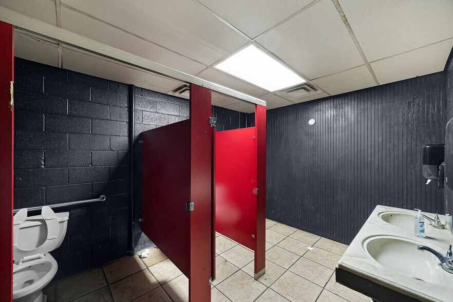 More Photos Of 23 Heritage Sq, Jackson Freestanding For Sale