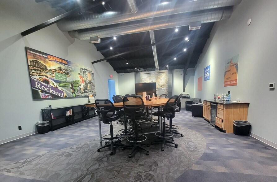 More Photos Of 5642 N 2nd St, Loves Park Office For Sale