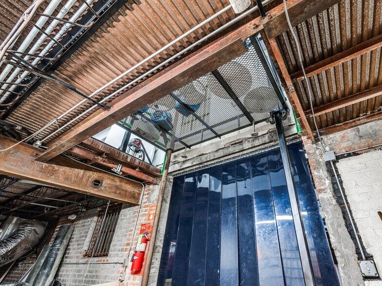 More Photos Of 212 W Main St, Shawnee Storefront Retail Office For Lease