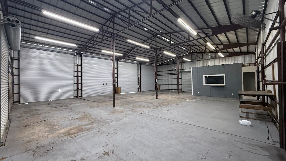 More Photos Of 14540 Day Rd, Roanoke Truck Terminal For Lease