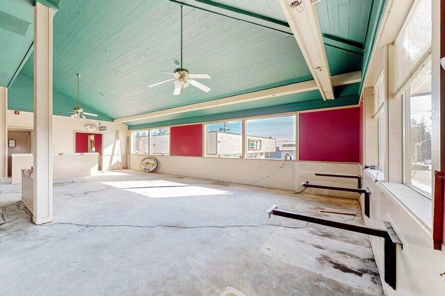 More Photos Of 3558 Wheaton Way, Bremerton Restaurant For Sale