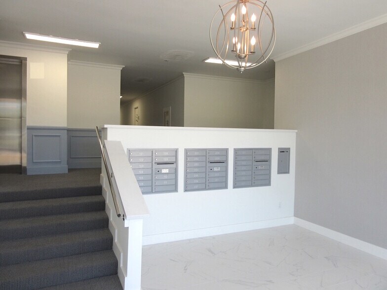 More Photos Of 537 San Vicente Blvd, Santa Monica Apartments For Sale