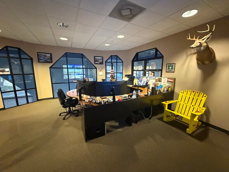 More Photos Of 12120 Metro Pky, Fort Myers Warehouse For Sale