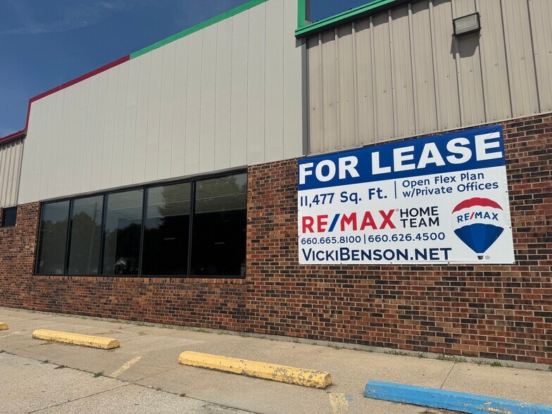 More Photos Of 109 E Clark St, La Plata Freestanding For Lease