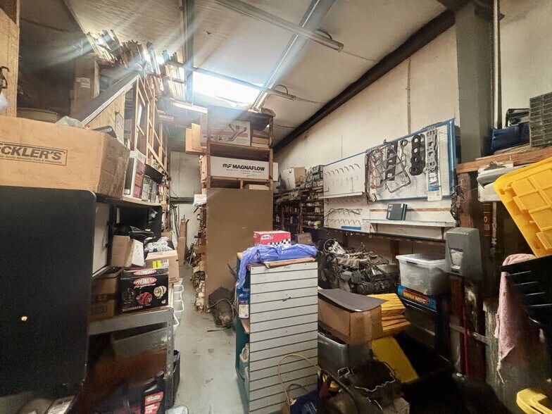 More Photos Of 1700 N Loop 336 E, Conroe Auto Repair For Lease