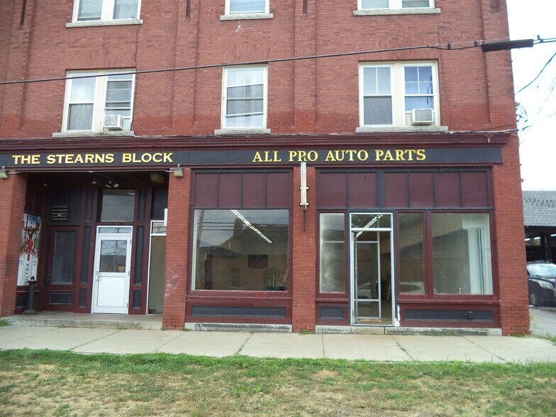 More Photos Of 15-17 Railroad Sq, Nashua Storefront Retail Residential For Lease