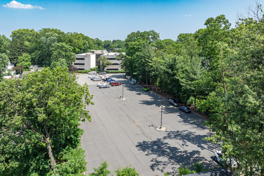 More Photos Of 1600 Saint Georges Ave, Rahway Office For Lease