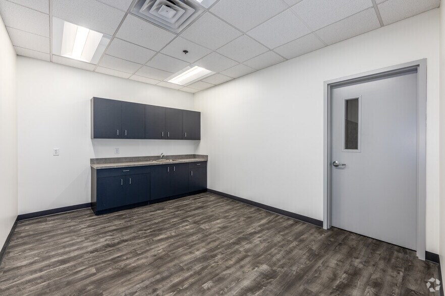 More Photos Of 6930 San Tomas Rd, Elkridge Warehouse For Lease