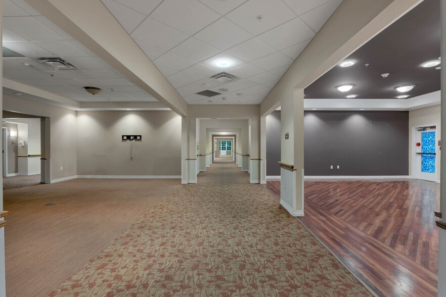 More Photos Of 654 N Econlockhatchee Trl, Orlando Assisted Living For Sale