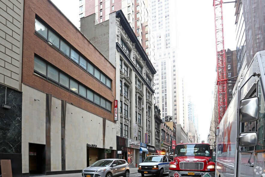 More Photos Of 43-47 W 33rd St, New York Loft Creative Space For Lease