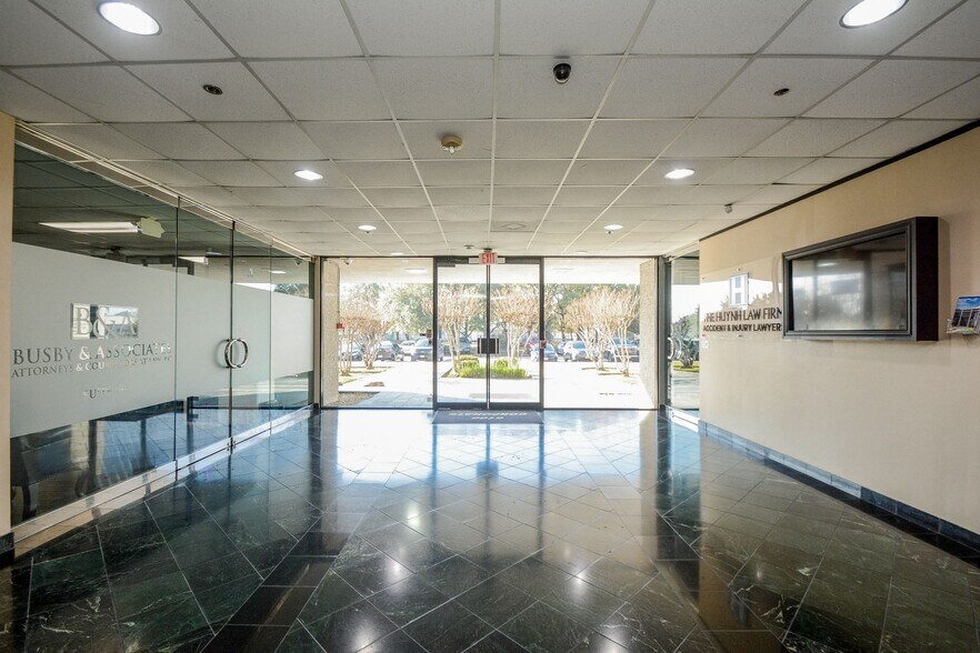 More Photos Of 6100 Corporate Dr, Houston Office For Sale