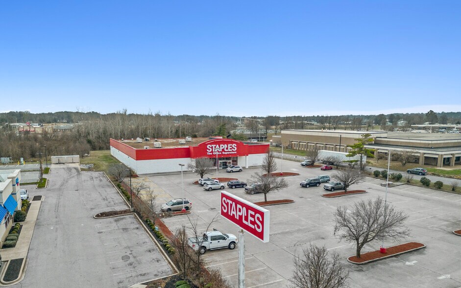 More Photos Of 1325 E Main St, Carbondale Freestanding For Sale