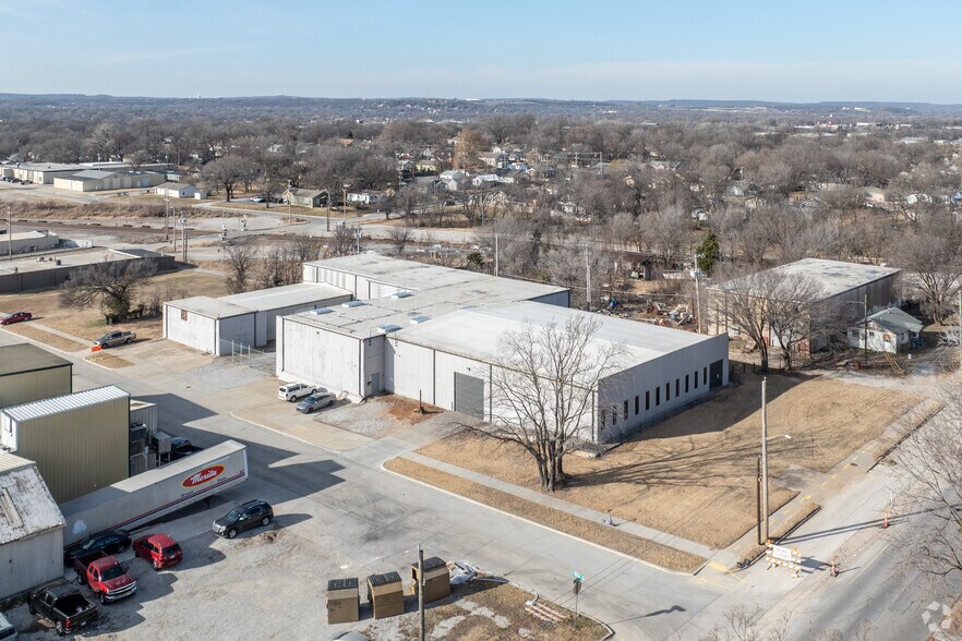 More Photos Of 1625 E Easton St, Tulsa Manufacturing For Sale
