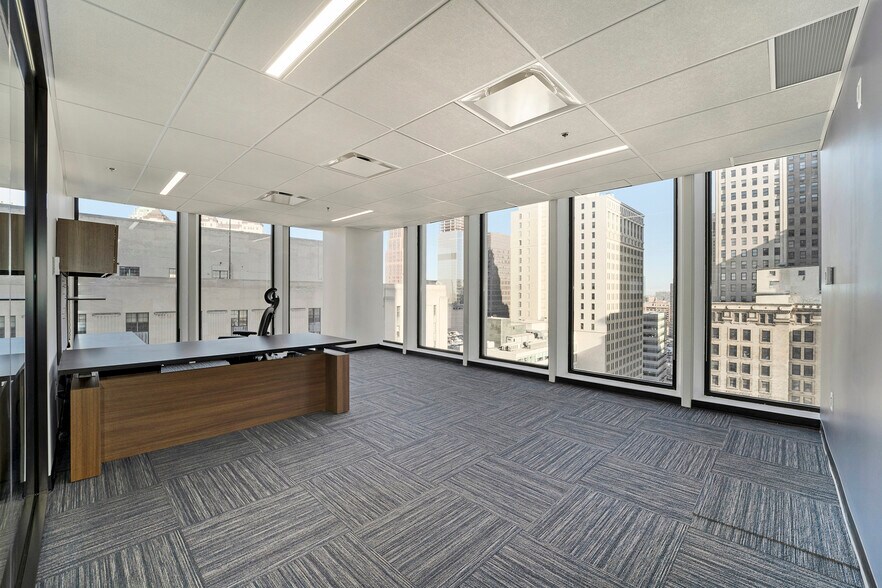 More Photos Of 211 W Fort St, Detroit Office For Lease