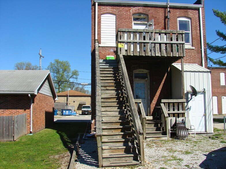 More Photos Of 111 N Poplar St, Mount Olive Apartments For Sale