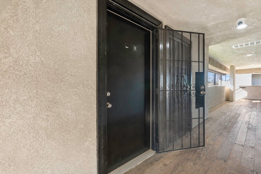 More Photos Of 4600 W American Ave, Bakersfield Office For Sale