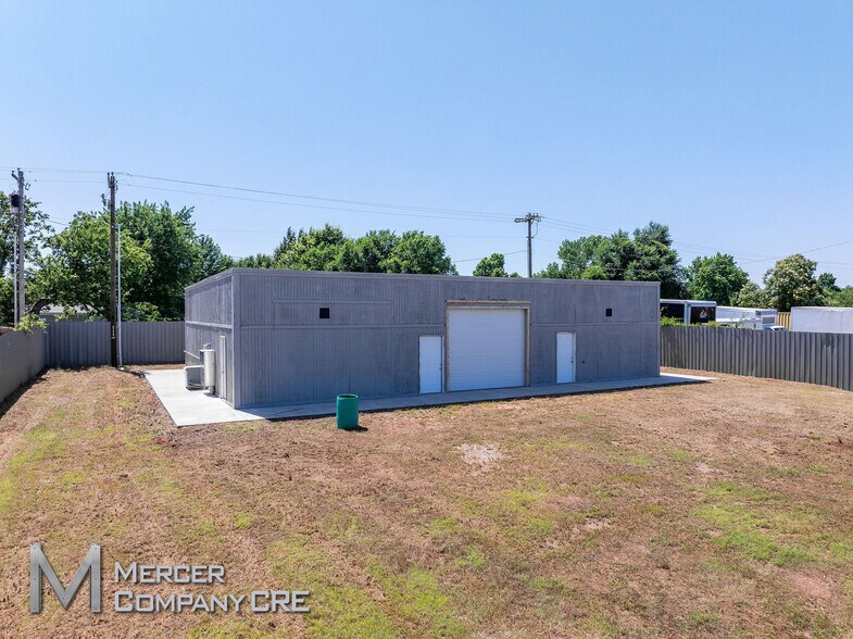 More Photos Of 2601 S Purdue Ave, Oklahoma City Flex For Lease