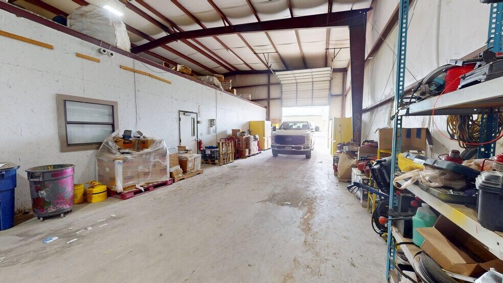 More Photos Of 2320 Patterson Industrial Blvd, Pflugerville Warehouse For Sale