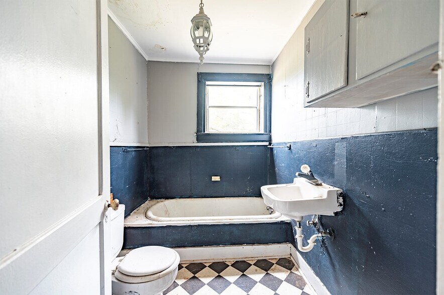 More Photos Of 1080 Johnson St SE, Dawson Specialty For Sale