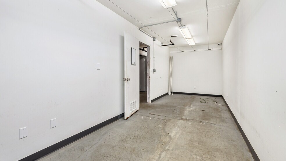 More Photos Of 106 E Smith St, Iron Mountain Distribution For Sale