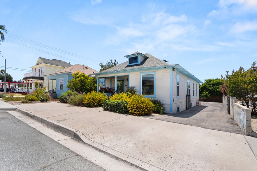 More Photos Of 1107 Orange St, Redlands Office For Sale