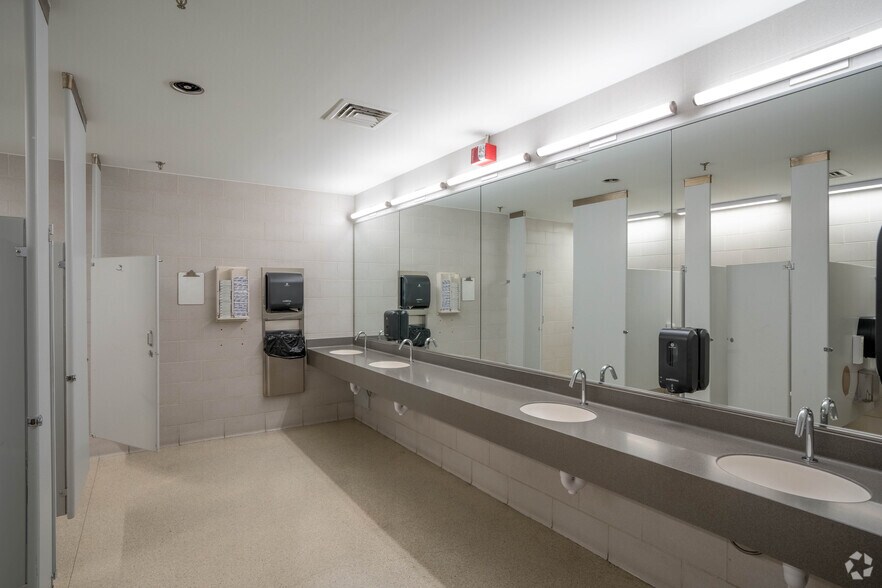 More Photos Of 2900 37th St, Rochester Warehouse For Lease