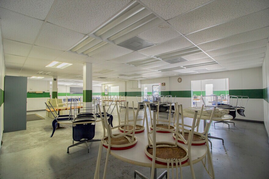 More Photos Of 1005 Snively Ave, Winter Haven Refrigeration Cold Storage For Sale