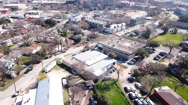 More Photos Of 1009-1019 E Euclid Ave, San Antonio Warehouse For Sale