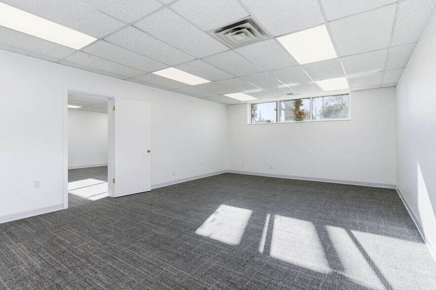 More Photos Of 125 Chenoweth Ln, Louisville Office Residential For Lease