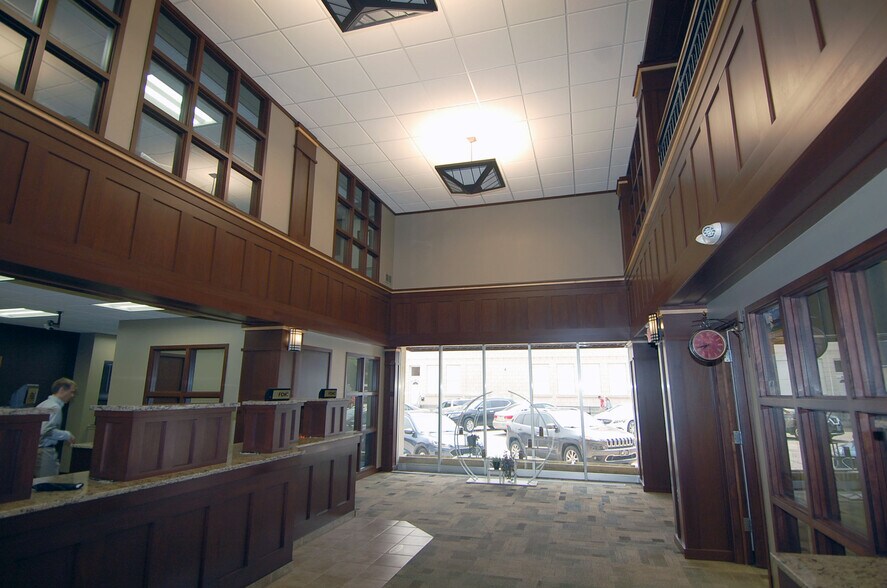 More Photos Of 102 E Main St, Washington Office For Sale