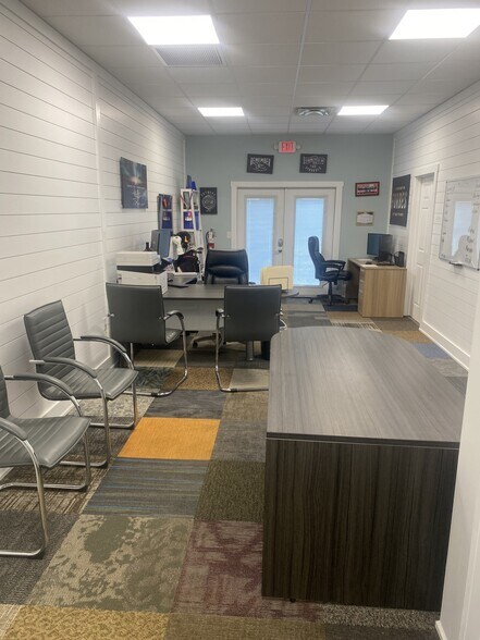 More Photos Of 1502 Alt 19, Palm Harbor Unknown For Lease