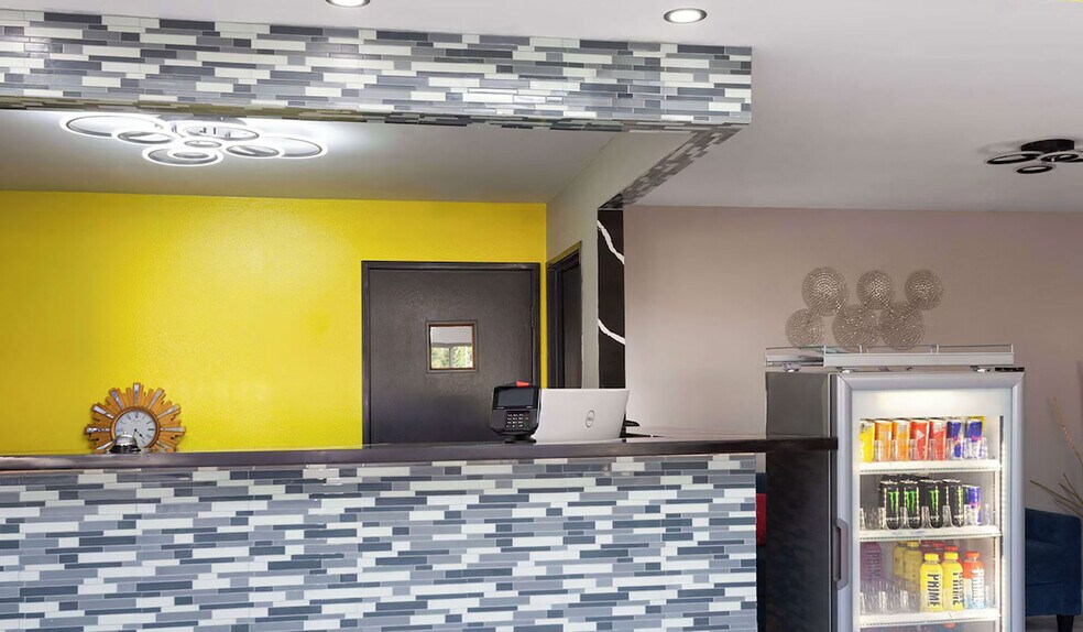 More Photos Of 425 S West St, Olney Hotel For Sale