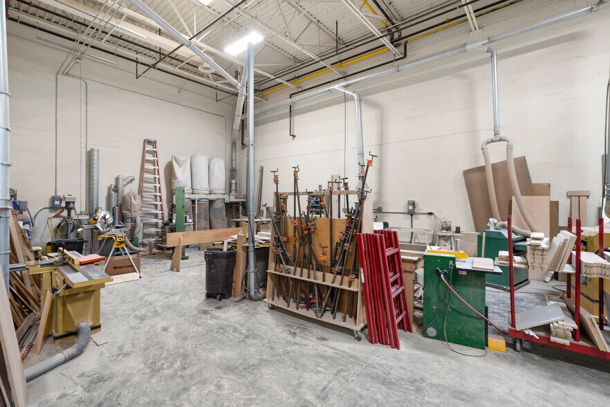 More Photos Of 10 Mile Hill Rd, Newtown Warehouse For Lease
