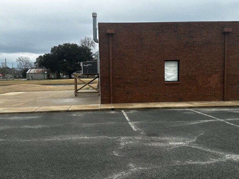 More Photos Of 852 W 5th St, Washington Storefront Retail Office For Sale